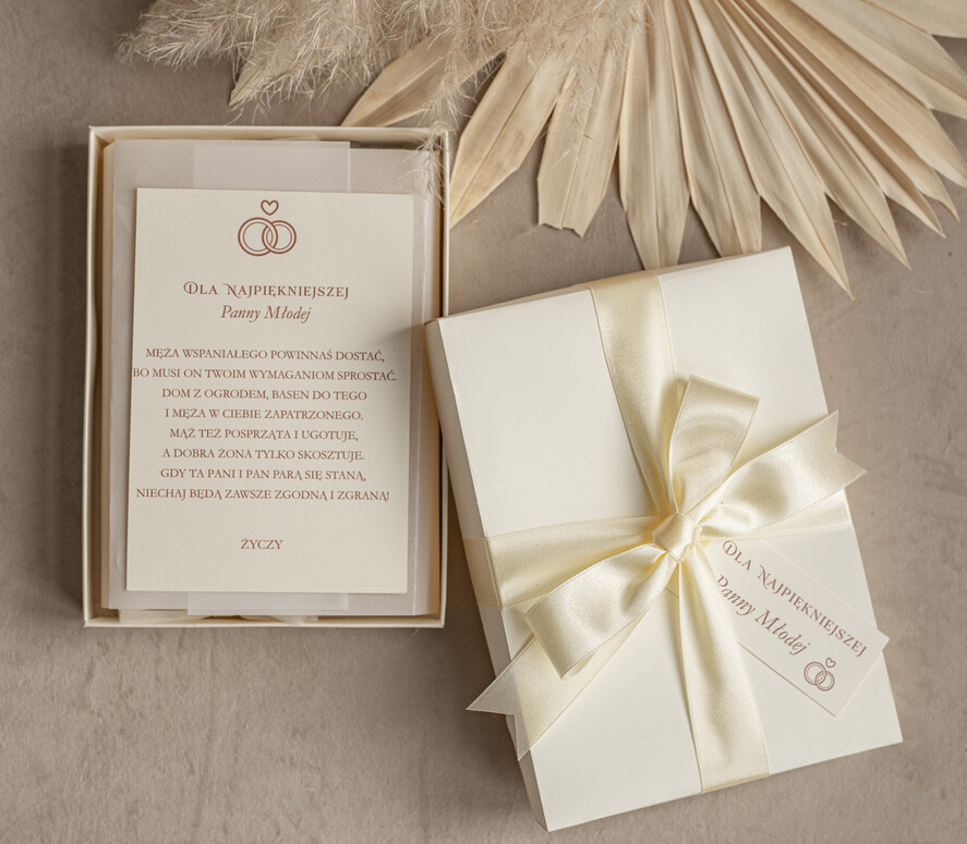 Prezenty dla Panny Młodej  podwiązki ślubne  prezent z okazji ślubu dla Panny Młodej, podwiązka dla Panny Młodej, podwiązka ślubna z inicjałami, podwiązka z niebieskim dodatkiem, elegancka i subtelna podwiązka dla Panny Młodej3