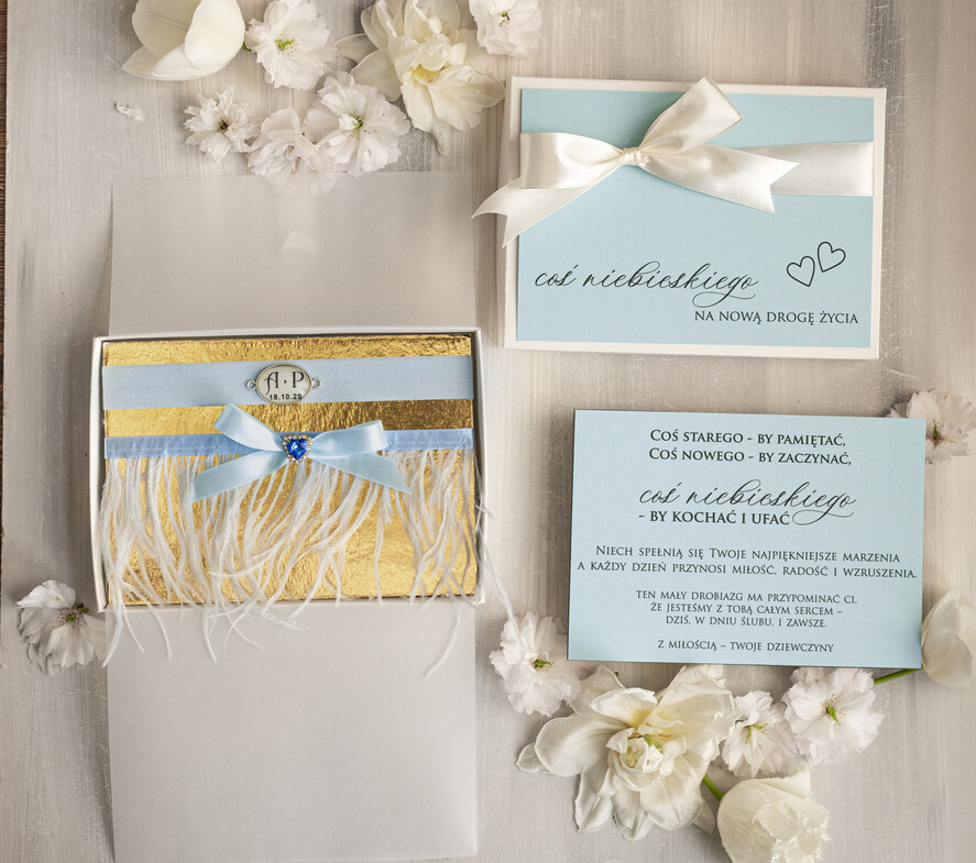 Prezenty dla Panny Młodej  podwiązki ślubne  Prezent dla Panny Młodej od Świadkowej z piórami, zestaw prezentowy na panieński, cos niebieskiego podwiązka ślubna0