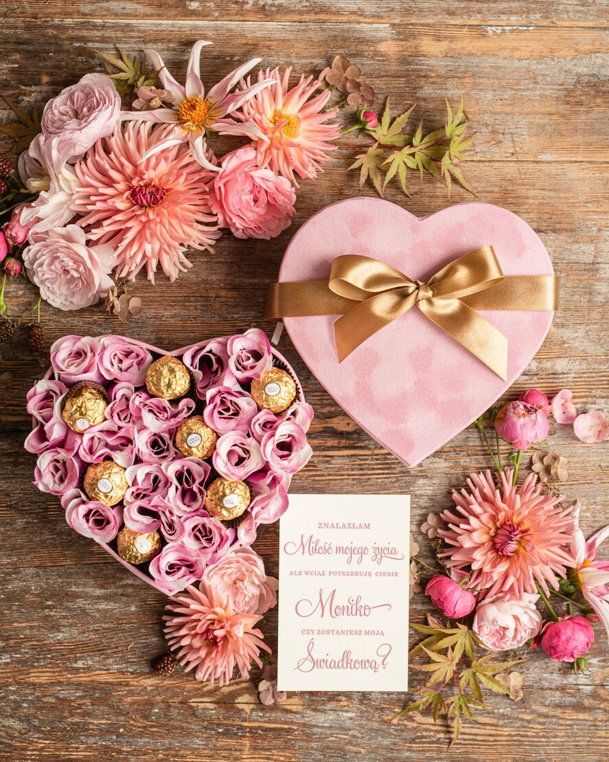 Prezenty dla świadków zestawy słodkości pudełka na prezenty welurowe pudełko flower box, prezent dla świadkowej, pudełko serce z kwiatami i czekoladkami0
