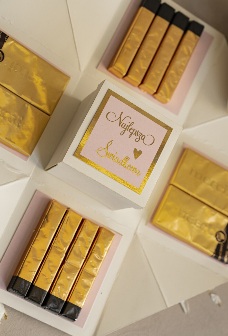 Prezenty dla świadków zestawy słodkości pudełka na prezenty Bombonierka exploding box - podziękowanie- dla świadkowej z bransoletką- czekoladki dla świadkowej - podziękowanie za świadkowanie 6