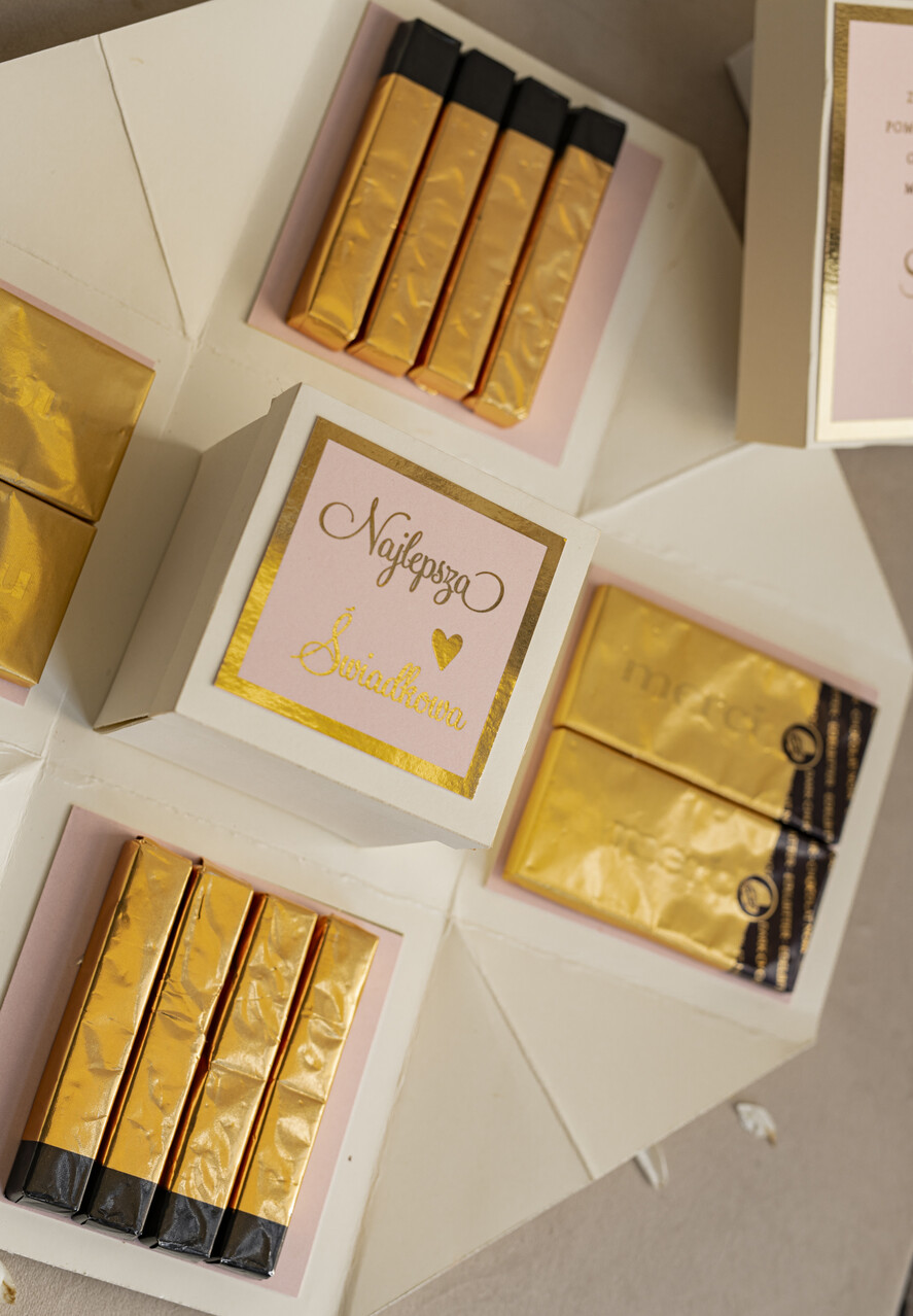 Prezenty dla świadków zestawy słodkości pudełka na prezenty Bombonierka exploding box - podziękowanie- dla świadkowej z bransoletką- czekoladki dla świadkowej - podziękowanie za świadkowanie 7