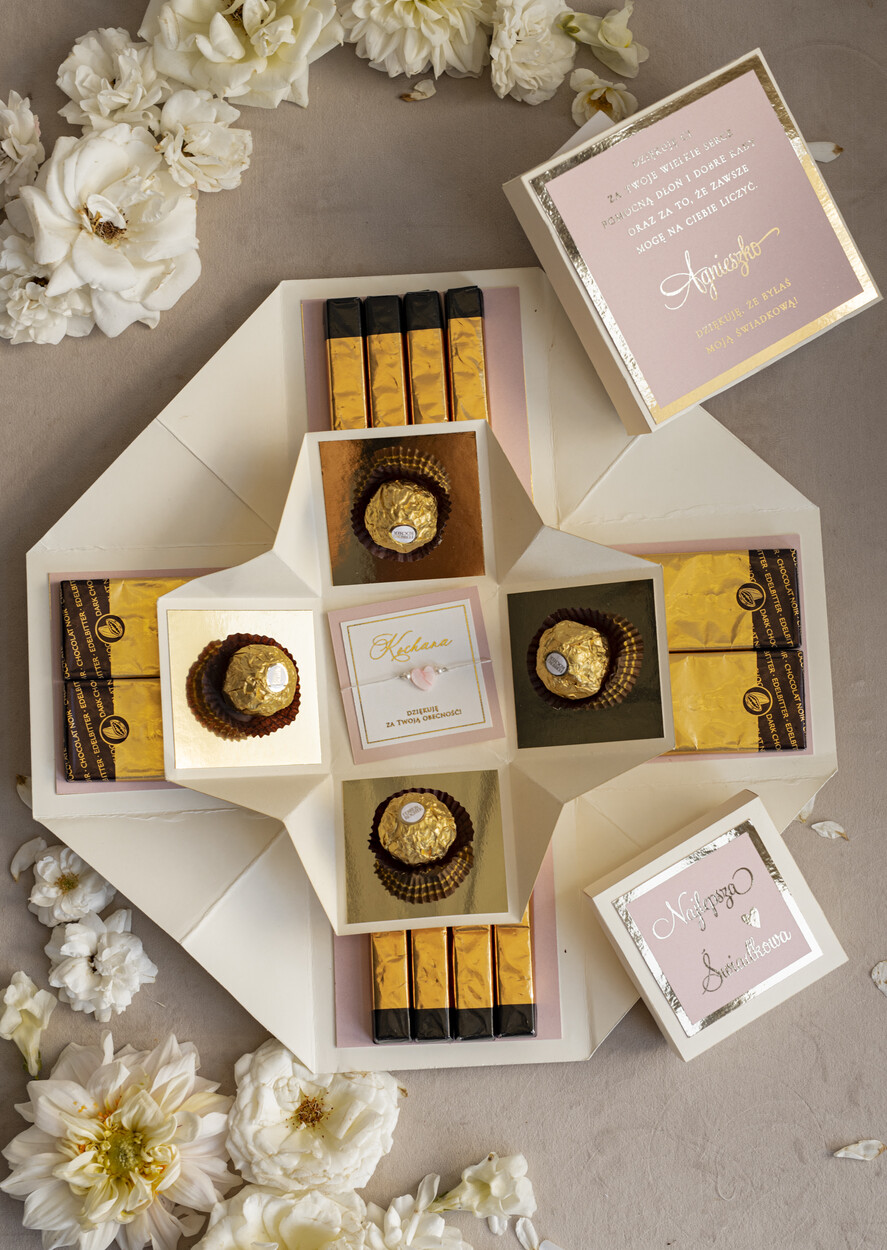 Prezenty dla świadków zestawy słodkości pudełka na prezenty Bombonierka exploding box - podziękowanie- dla świadkowej z bransoletką- czekoladki dla świadkowej - podziękowanie za świadkowanie 10