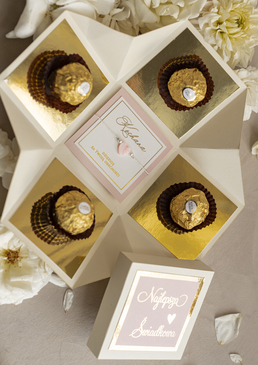 Prezenty dla świadków zestawy słodkości pudełka na prezenty Bombonierka exploding box - podziękowanie- dla świadkowej z bransoletką- czekoladki dla świadkowej - podziękowanie za świadkowanie 1
