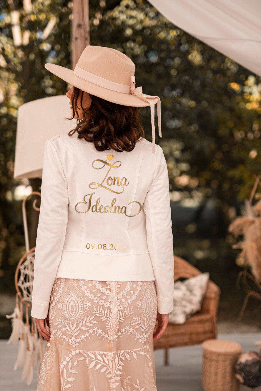 Panna Młoda  naklejki  prezent dla Panny Młodej naklejka na szlafrok, kurtkę dla Panny Młodej, napis na sesję zdjęciową Zona Idealna, różne kolory napisów na kurtkę, naklejka 0