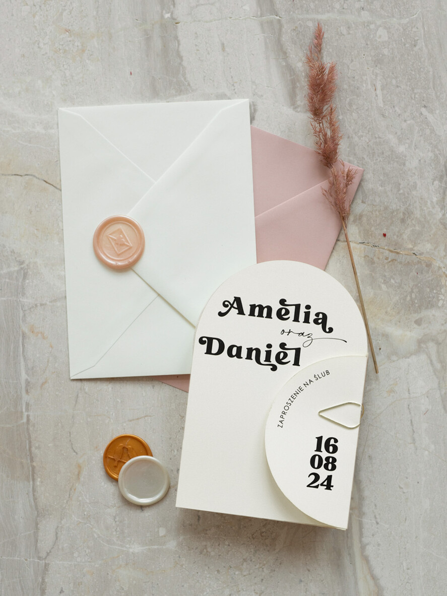 Zaproszenia ślubne Proste i Nowoczesne  zaproszenia ślubne z ozdobnym spinaczem, minimalistyczne zaproszenia na ślub w kształcie serca, delikatne zaproszenia slubne proste wzory zaproszeń ślubnych4