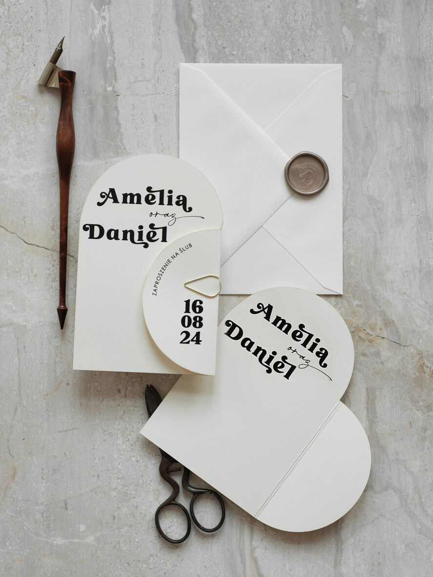 Zaproszenia ślubne Proste i Nowoczesne  zaproszenia ślubne z ozdobnym spinaczem, minimalistyczne zaproszenia na ślub w kształcie serca, delikatne zaproszenia slubne proste wzory zaproszeń ślubnych1