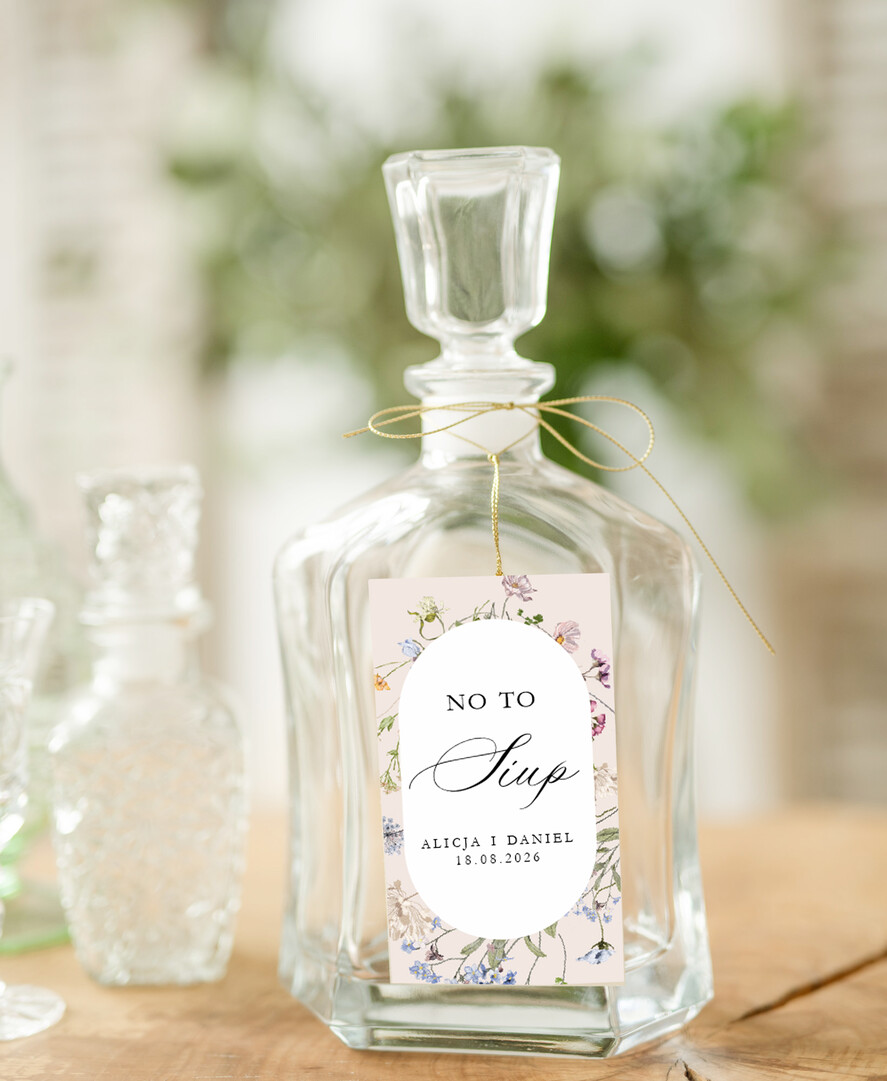 Zawieszki na butelki Nowoczesne prosta forma  zawieszki na butelki weselne, zawieszki weselne z imionami pary młodej, karteczki na weselny trunek, zawieszki ślubne, delikatne zawieszki na alkohol na weselu0