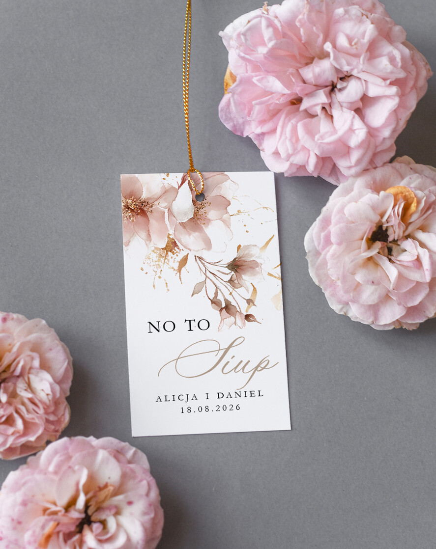 Zawieszki na butelki Nowoczesne prosta forma  zawieszki na butelki weselne, zawieszki weselne z imionami pary młodej, karteczki na weselny trunek, zawieszki ślubne, delikatne zawieszki na alkohol na weselu0