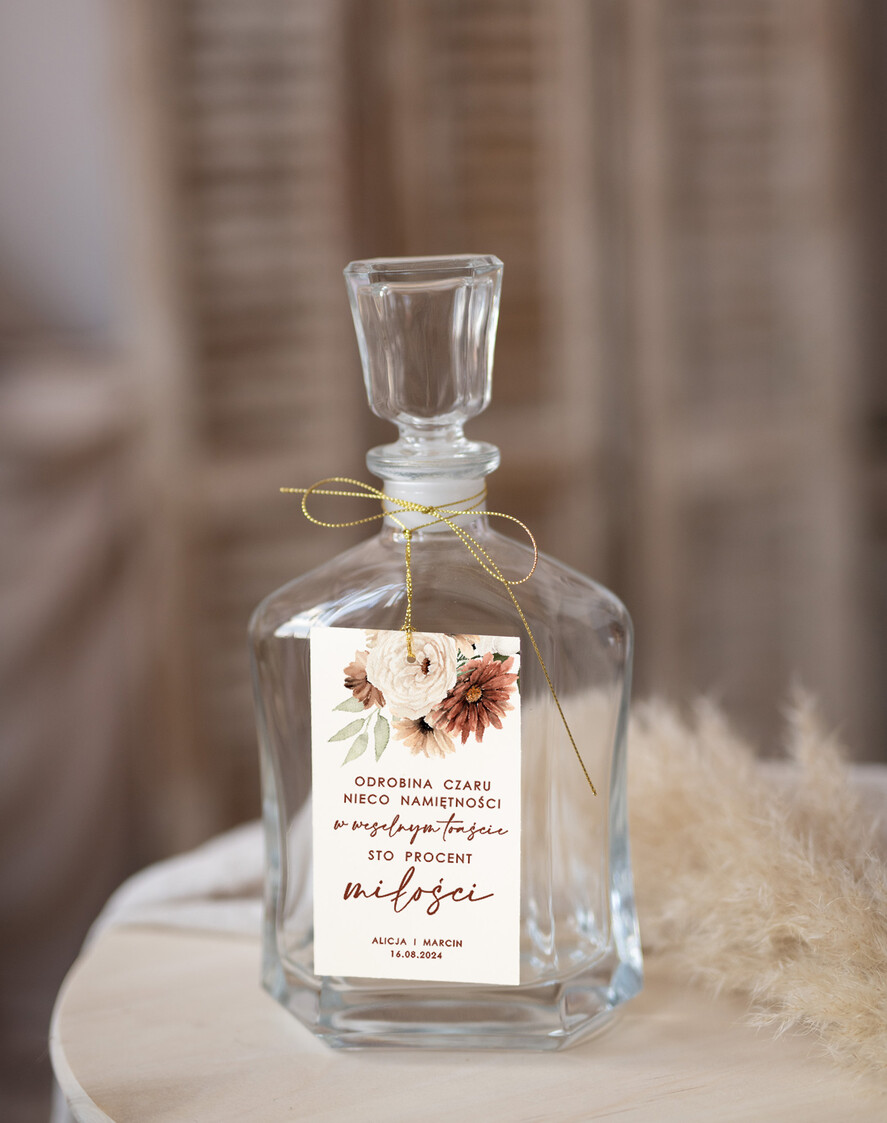Zawieszki na butelki Nowoczesne prosta forma  zawieszki na butelkę, proste zawieszki ślubne, rustykalne zawieszki na alkohol z dowolną treścią, ozdobna zawieszka na wódkę weselną, etykieta na butelki0