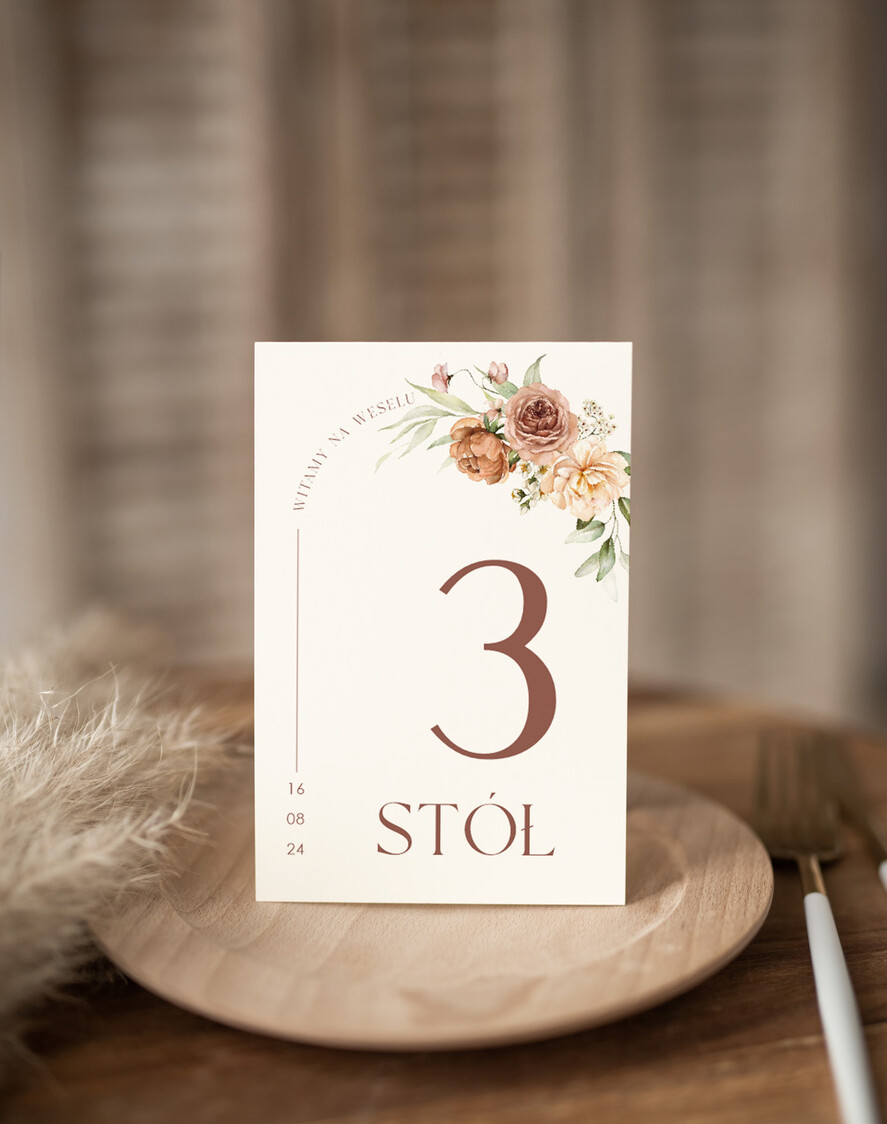 Numery na stół Nowoczesne prosta forma  Eleganckie numerki na stół weselny, numeracja stołów weselnych, proste i delikatne numerki na stoły weselne, dekoracja stołu weselnego 1