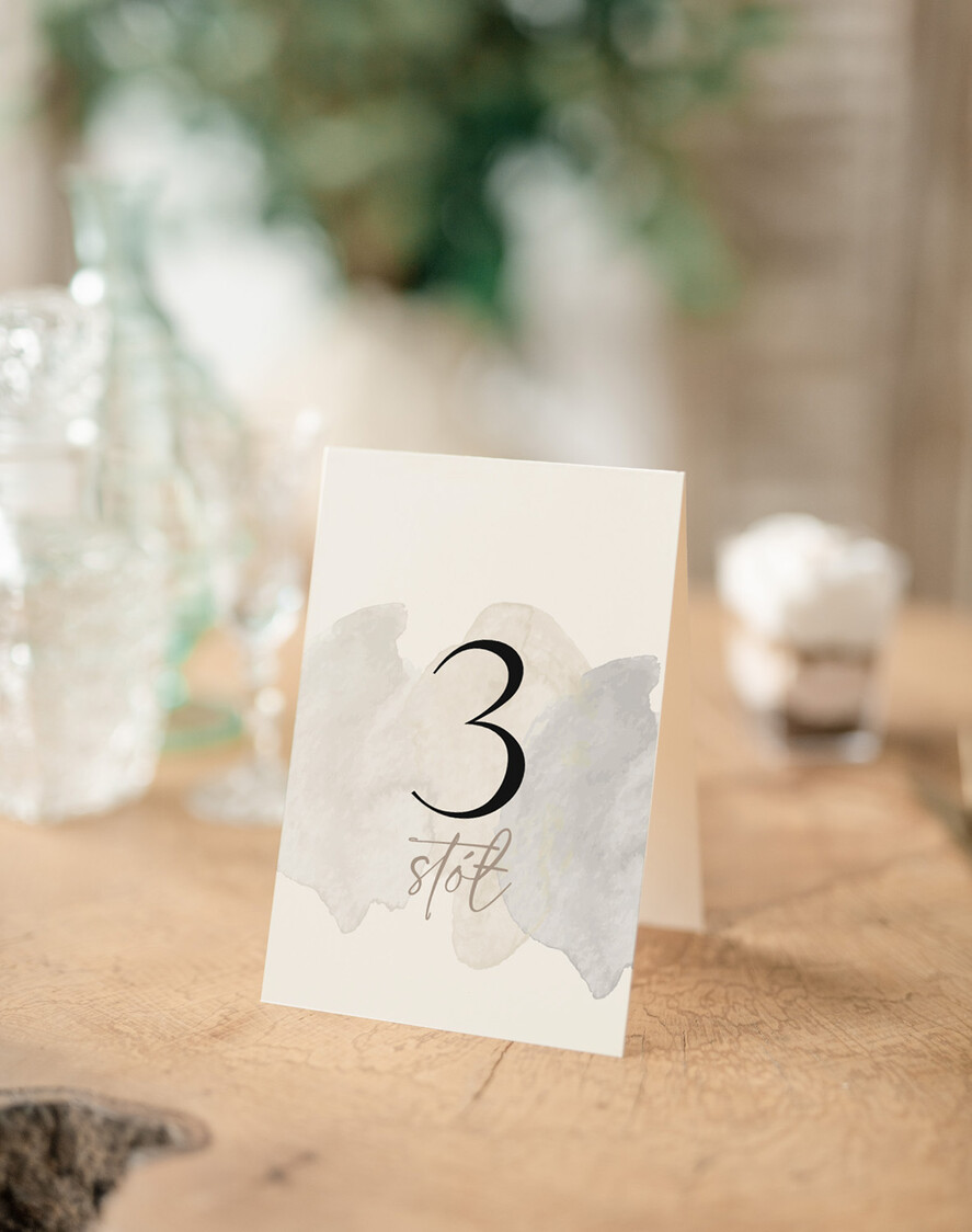 Numery na stół Nowoczesne prosta forma  Eleganckie numerki na stół weselny, numeracja stołów weselnych, proste i delikatne numerki na stoły weselne0