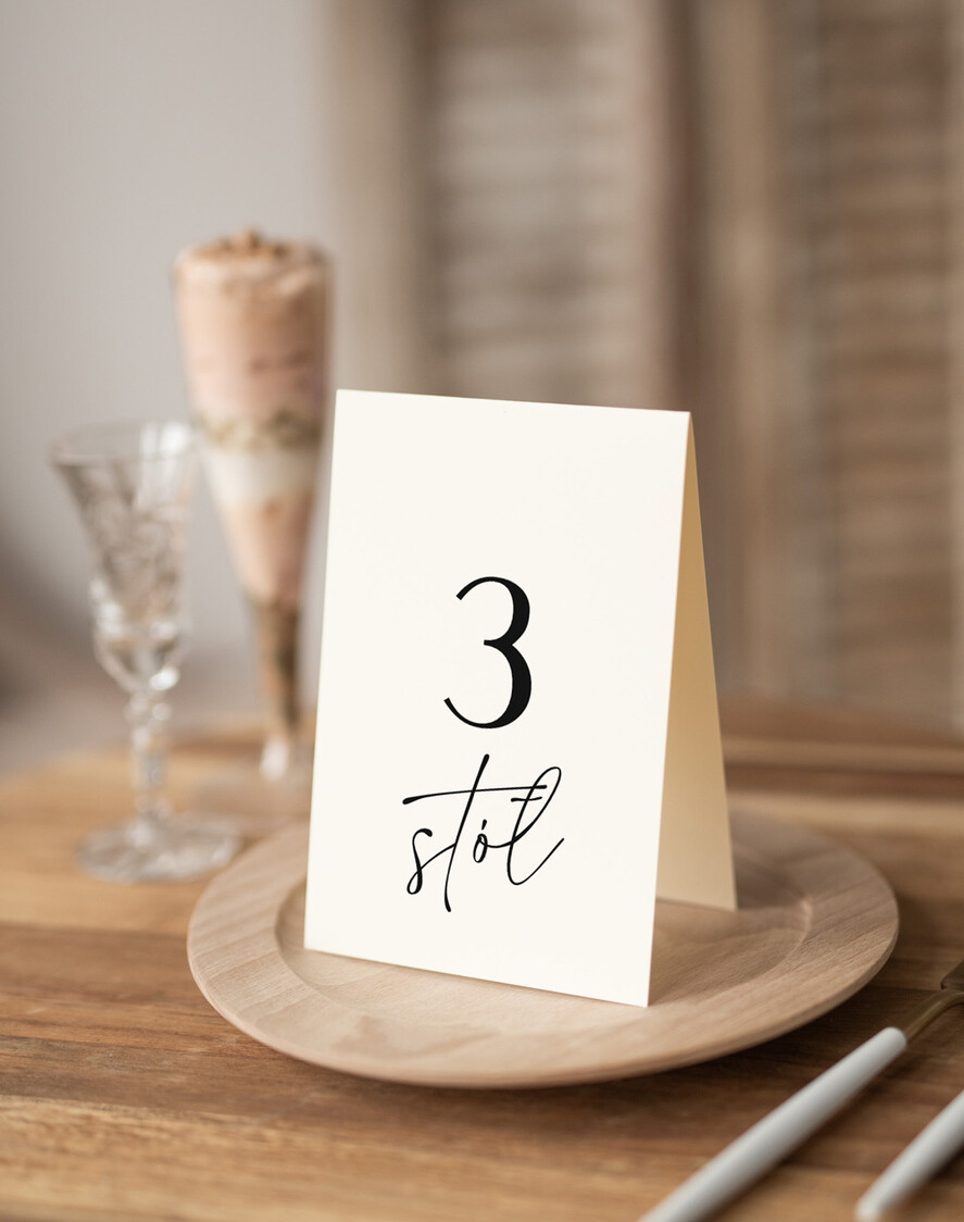 Numery na stół Nowoczesne prosta forma  Eleganckie numerki na stół weselny, numeracja stołów weselnych, proste i delikatne numerki na stoły weselne0