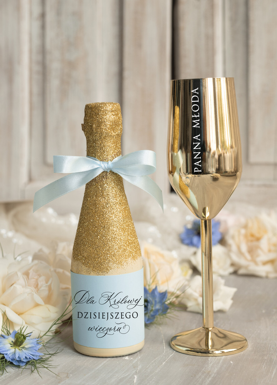 Prezenty dla Panny Młodej  zestawy z koszulką na noc poślubną Prezent na wieczór Panieński -  mini szampanek bezalkoholowy i stalowy złoty kieliszek z napisem0