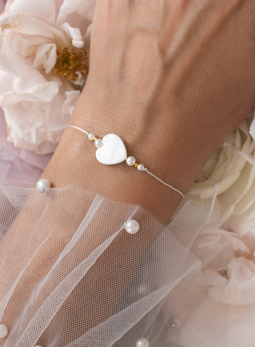 Prezenty dla Panny Młodej  zestawy z koszulką na noc poślubną Prezent na wieczór Panieński -  bransoletka z serduszkiem z masy perłowej coś niebieskiego z dedykacją4