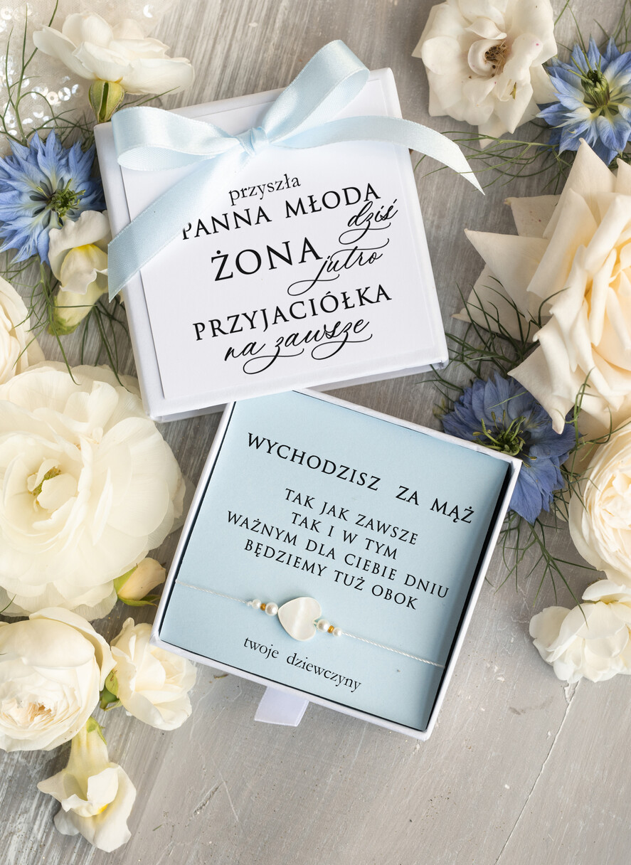 Prezenty dla Panny Młodej  zestawy z koszulką na noc poślubną Prezent na wieczór Panieński -  bransoletka z serduszkiem z masy perłowej coś niebieskiego z dedykacją0