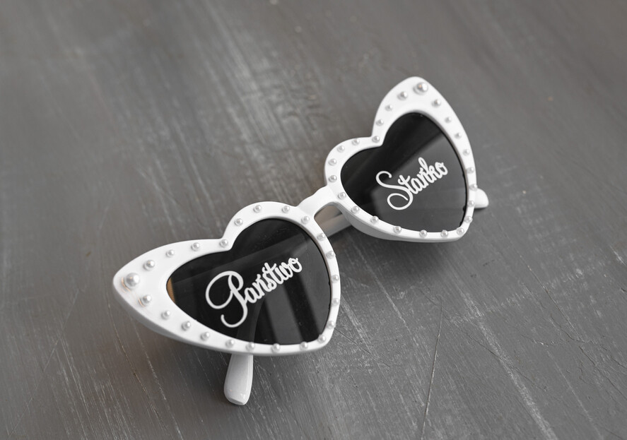 Panna Młoda  okulary ślubne okulary z perełkami dla Panny Młodej, okulary na sesję zdjęciową dla Panny Młodej i Świadkowej, perełkowe okulary w kształcie serca 2