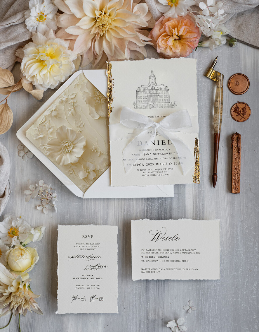 Zaproszenia ślubne Wydzierane Brzegi Zaproszenia Ślubne Z Płatkami Złota, Delikatne Zaproszenia Na Ślub Ze Złotem, Zaproszenie Glamour Z Białą Wstążką, Darte Krawędzie W Zaproszeniach Ślubnych0