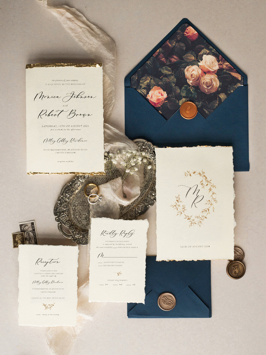 Zaproszenia ślubne Wydzierane Brzegi wydzierane zaproszenia i zawiadomienia na ślub, darte zaproszenia ślubne, płatki złota na zaproszeniach ślubnych, granatowe zaproszenia slubne1