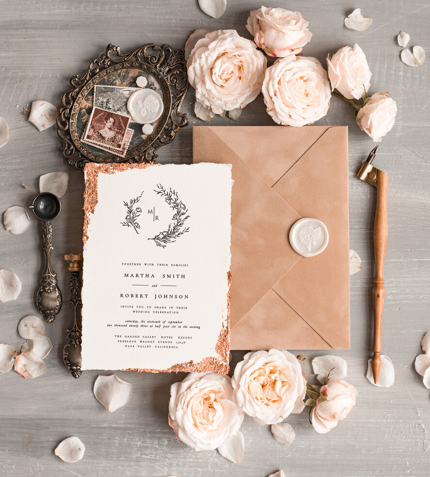 Zaproszenia ślubne Wydzierane Brzegi Wydzierane Zaproszenia ślubne z płatkami złota, delikatne zaproszenia na ślub ze złotem, rustykalne zaproszenia z kwiatami, złote darte zaproszenia na ślub2