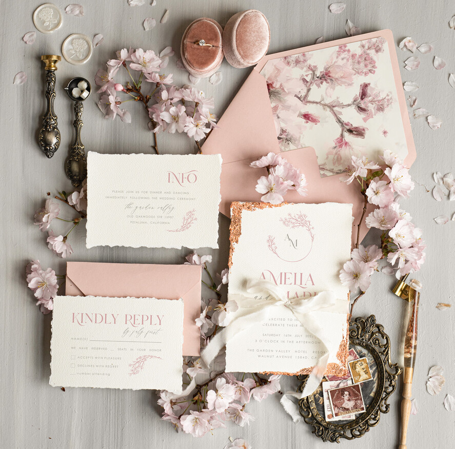 Zaproszenia ślubne Wydzierane Brzegi Wydzierane zaproszenia ślubne z płatkami złota, delikatne zaproszenia na ślub ze złotem, darte zaproszenie z płatkami złota, złote zaproszenia na ślub2