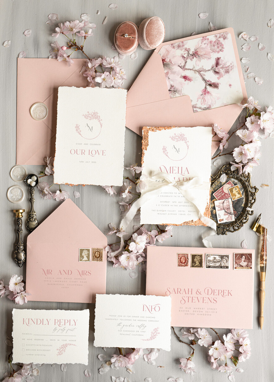 Zaproszenia ślubne Wydzierane Brzegi Wydzierane zaproszenia ślubne z płatkami złota, delikatne zaproszenia na ślub ze złotem, darte zaproszenie z płatkami złota, złote zaproszenia na ślub6