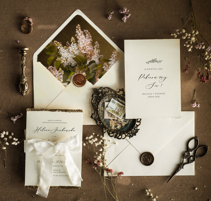 Zaproszenia ślubne Wydzierane Brzegi Zaproszenia ślubne z płatkami złota, delikatne zaproszenia na ślub ze złotem, zaproszenie glamour z białą wstążką, obraz olejny kwiaty2