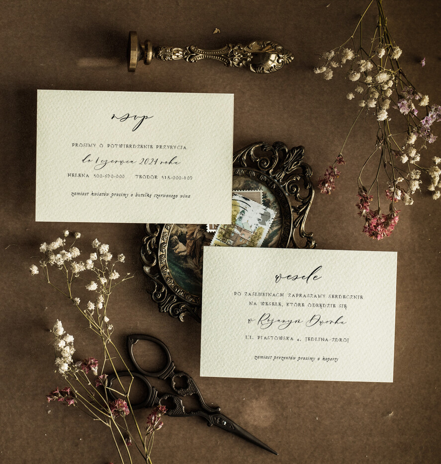 Zaproszenia ślubne Wydzierane Brzegi Zaproszenia ślubne z płatkami złota, delikatne zaproszenia na ślub ze złotem, zaproszenie glamour z białą wstążką, obraz olejny kwiaty3