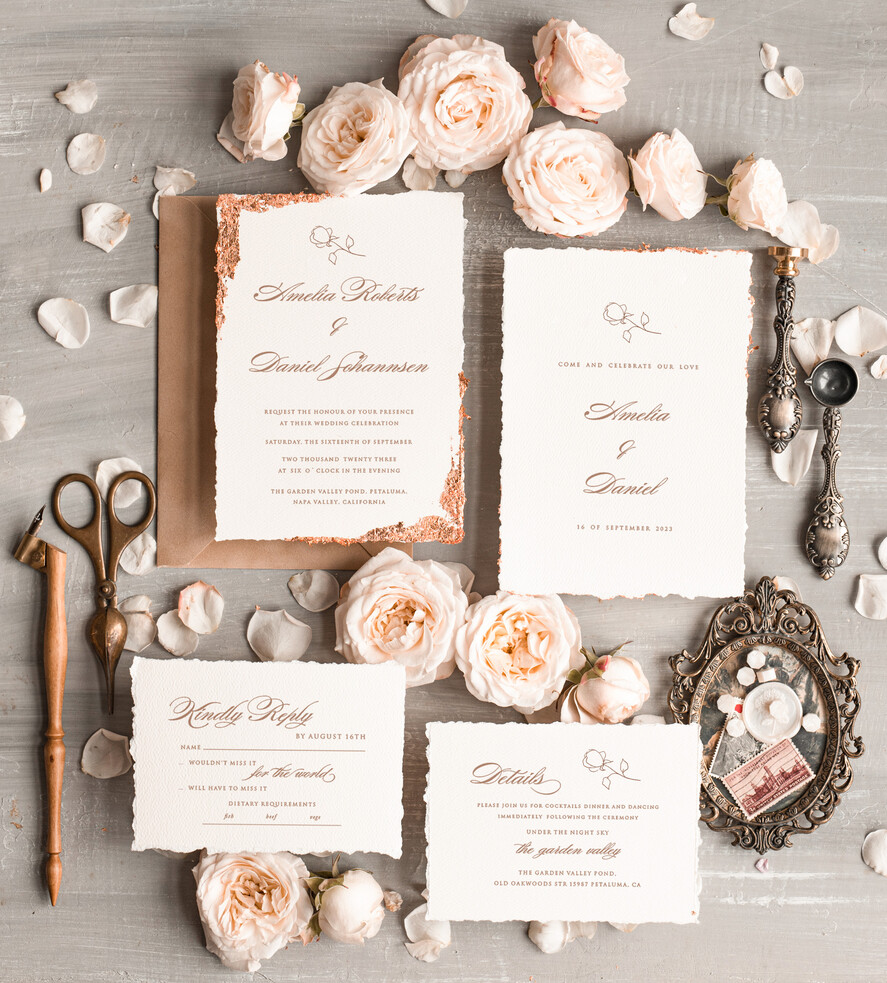 Zaproszenia ślubne Wydzierane Brzegi Wydzierane Zaproszenia ślubne z płatkami złota, delikatne zaproszenia na ślub ze złotem, rustykalne zaproszenia z kwiatami, złote darte zaproszenia na ślub3