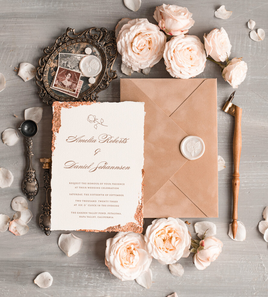 Zaproszenia ślubne Wydzierane Brzegi Wydzierane Zaproszenia ślubne z płatkami złota, delikatne zaproszenia na ślub ze złotem, rustykalne zaproszenia z kwiatami, złote darte zaproszenia na ślub4