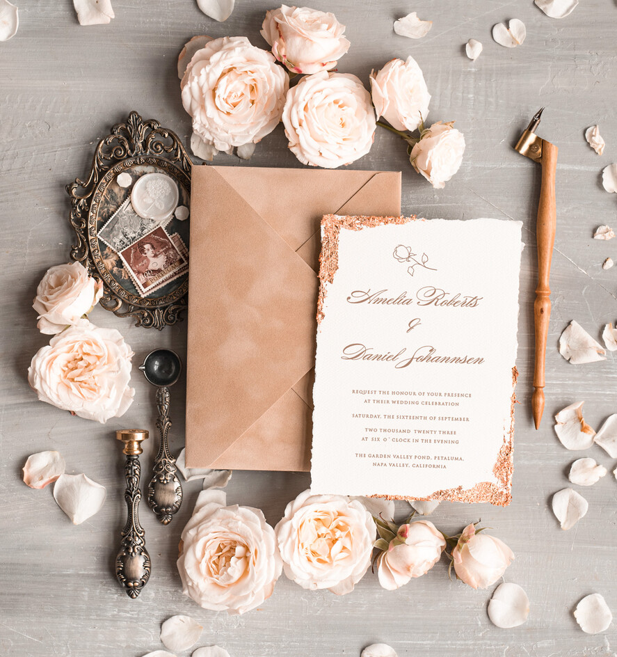 Zaproszenia ślubne Wydzierane Brzegi Wydzierane Zaproszenia ślubne z płatkami złota, delikatne zaproszenia na ślub ze złotem, rustykalne zaproszenia z kwiatami, złote darte zaproszenia na ślub5