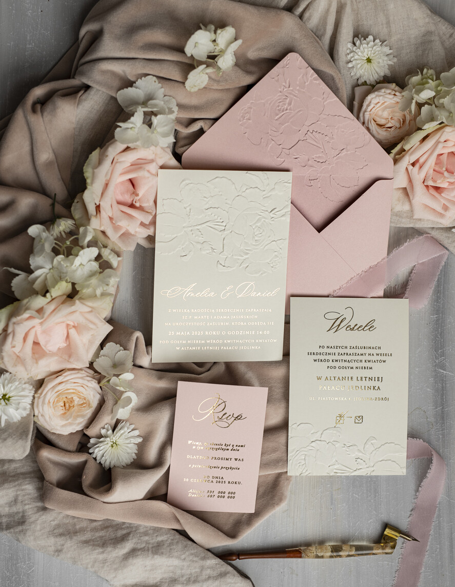 Zaproszenia ślubne z perełkami / tłoczeniem Tłoczone kwiaty na zaproszeniach ślubnych Eleganckie złote zaproszenia ślubne ze wstażką, Złote zaproszenie na ślub z tłoczeniem, zaproszenia na ślub w stylu glamour12