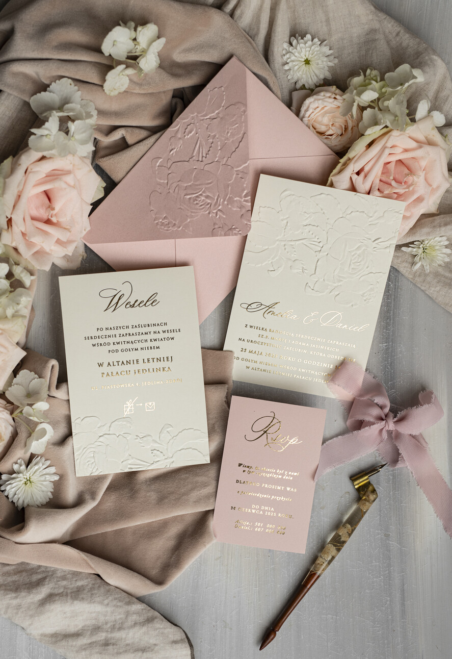 Zaproszenia ślubne z perełkami / tłoczeniem Tłoczone kwiaty na zaproszeniach ślubnych Eleganckie złote zaproszenia ślubne ze wstażką, Złote zaproszenie na ślub z tłoczeniem, zaproszenia na ślub w stylu glamour13