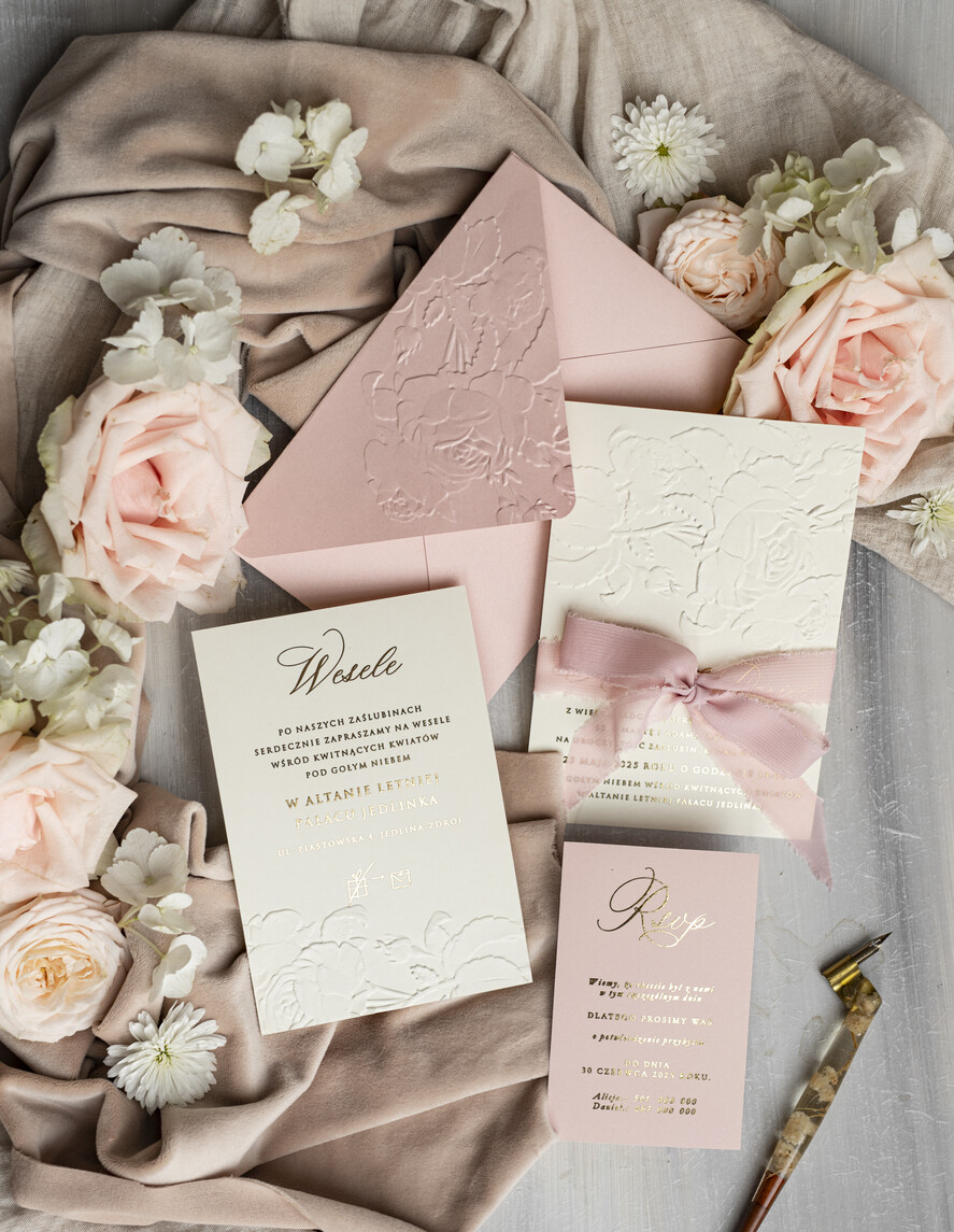 Zaproszenia ślubne z perełkami / tłoczeniem Tłoczone kwiaty na zaproszeniach ślubnych Eleganckie złote zaproszenia ślubne ze wstażką, Złote zaproszenie na ślub z tłoczeniem, zaproszenia na ślub w stylu glamour8