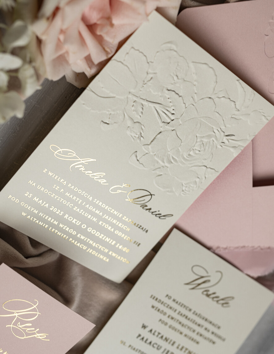 Zaproszenia ślubne z perełkami / tłoczeniem Tłoczone kwiaty na zaproszeniach ślubnych Eleganckie złote zaproszenia ślubne ze wstażką, Złote zaproszenie na ślub z tłoczeniem, zaproszenia na ślub w stylu glamour7