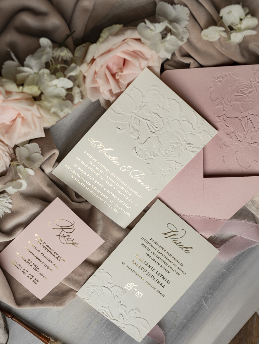 Zaproszenia ślubne z perełkami / tłoczeniem Tłoczone kwiaty na zaproszeniach ślubnych Eleganckie złote zaproszenia ślubne ze wstażką, Złote zaproszenie na ślub z tłoczeniem, zaproszenia na ślub w stylu glamour10