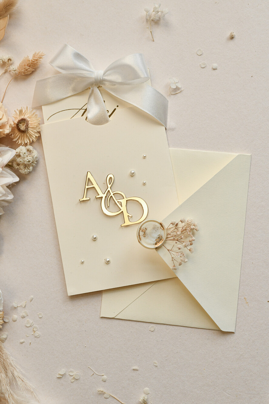 Zaproszenia ślubne z perełkami / tłoczeniem zaproszenia ślubne z perełkami w etui, minimalistyczne zaproszenie na ślub z perełki 1
