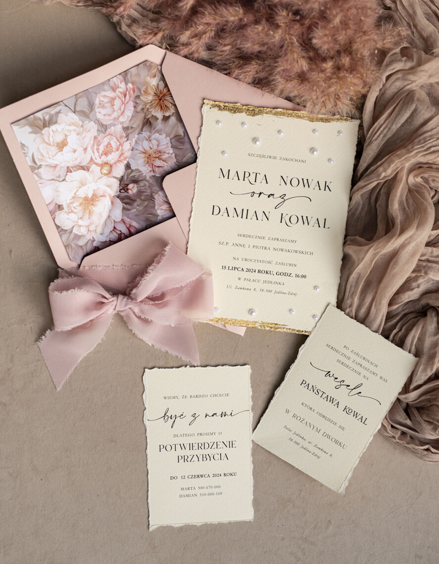 Zaproszenia ślubne z perełkami / tłoczeniem darte złocone zaproszenia ślubne z perełkami, różowe peonie zaproszenie na ślub z perełkam, rwane złocone zaproszenie na ślub cywilny perły i piwonie1