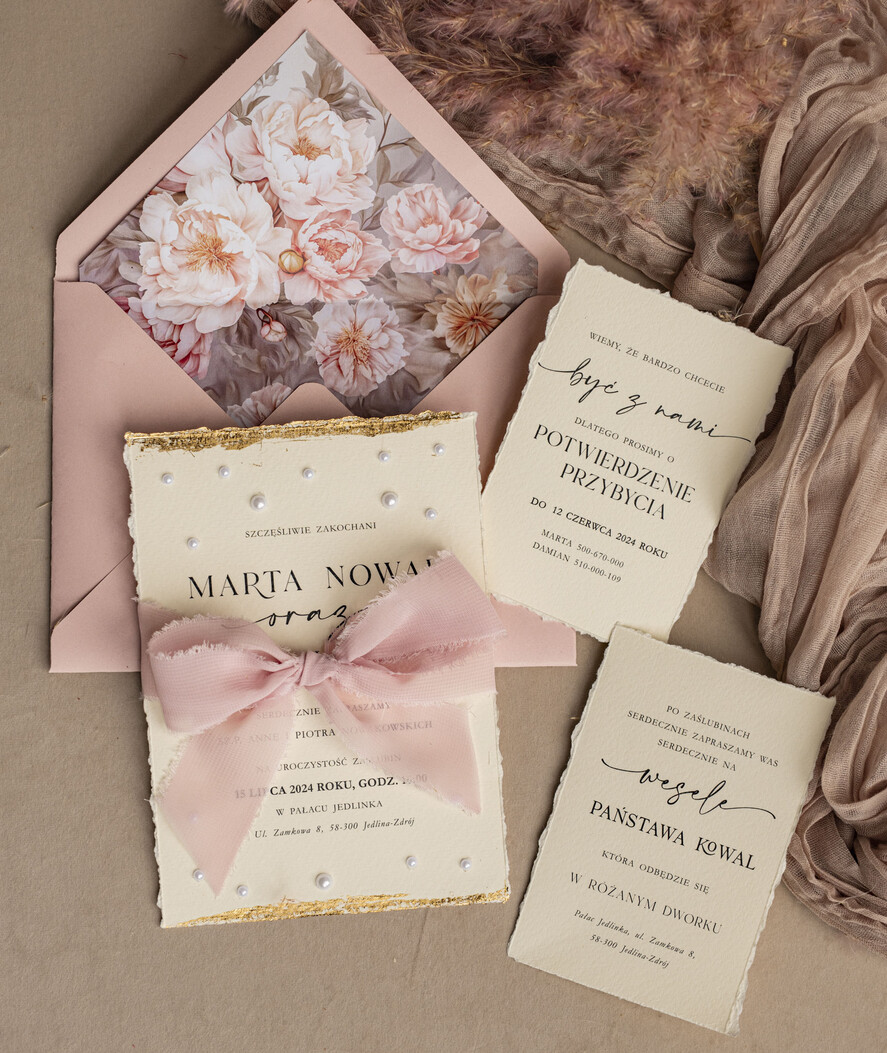 Zaproszenia ślubne z perełkami / tłoczeniem darte złocone zaproszenia ślubne z perełkami, różowe peonie zaproszenie na ślub z perełkam, rwane złocone zaproszenie na ślub cywilny perły i piwonie8