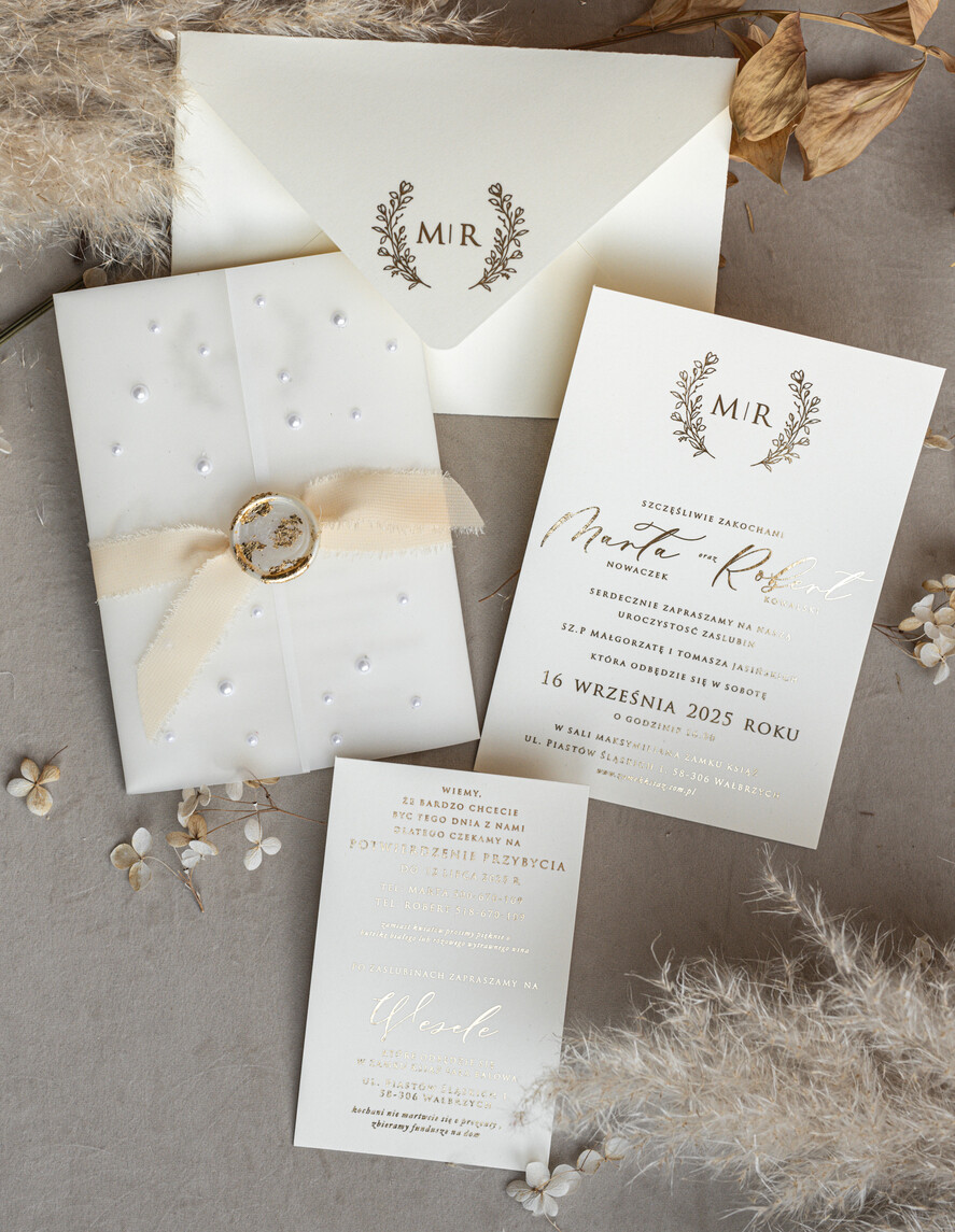 Zaproszenia ślubne z perełkami / tłoczeniem zaproszenia ślubne z perełkami, minimalistyczne zaproszenie na ślub z perełkami i kalką, rwane złocone zaproszenie na ślub cywilny perły12