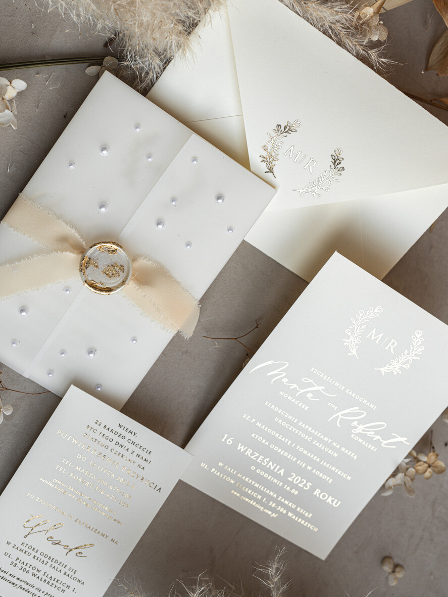Zaproszenia ślubne z perełkami / tłoczeniem zaproszenia ślubne z perełkami, minimalistyczne zaproszenie na ślub z perełkami i kalką, rwane złocone zaproszenie na ślub cywilny perły14