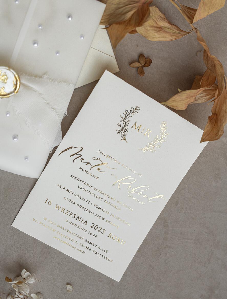 Zaproszenia ślubne z perełkami / tłoczeniem zaproszenia ślubne z perełkami, minimalistyczne zaproszenie na ślub z perełkami i kalką, rwane złocone zaproszenie na ślub cywilny perły2