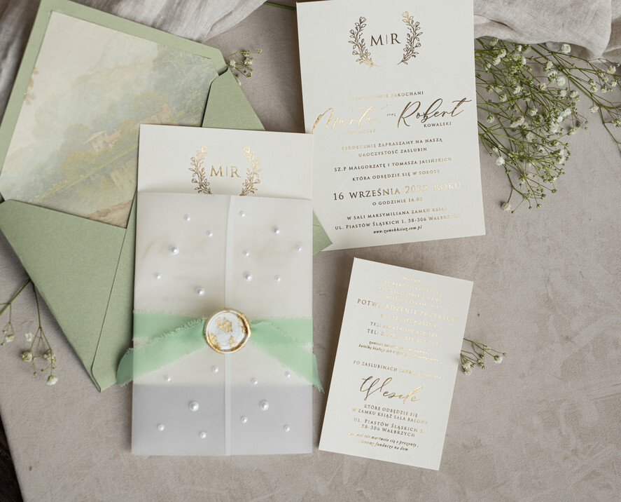 Zaproszenia ślubne z perełkami / tłoczeniem zaproszenia ślubne z perełkami, minimalistyczne zaproszenie na ślub z perełkami i kalką, złocone zaproszenie na ślub cywilny perły, lak z płatkami złota 4