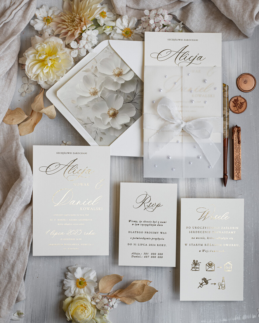 Zaproszenia ślubne z perełkami / tłoczeniem złocone zaproszenia ślubne z perełkami, eleganckie zaproszenie na ślub z perełkami, kalkowa obwoluta z perłami złocone zaproszenie na ślub, zaproszenia ślubne z perełkami1