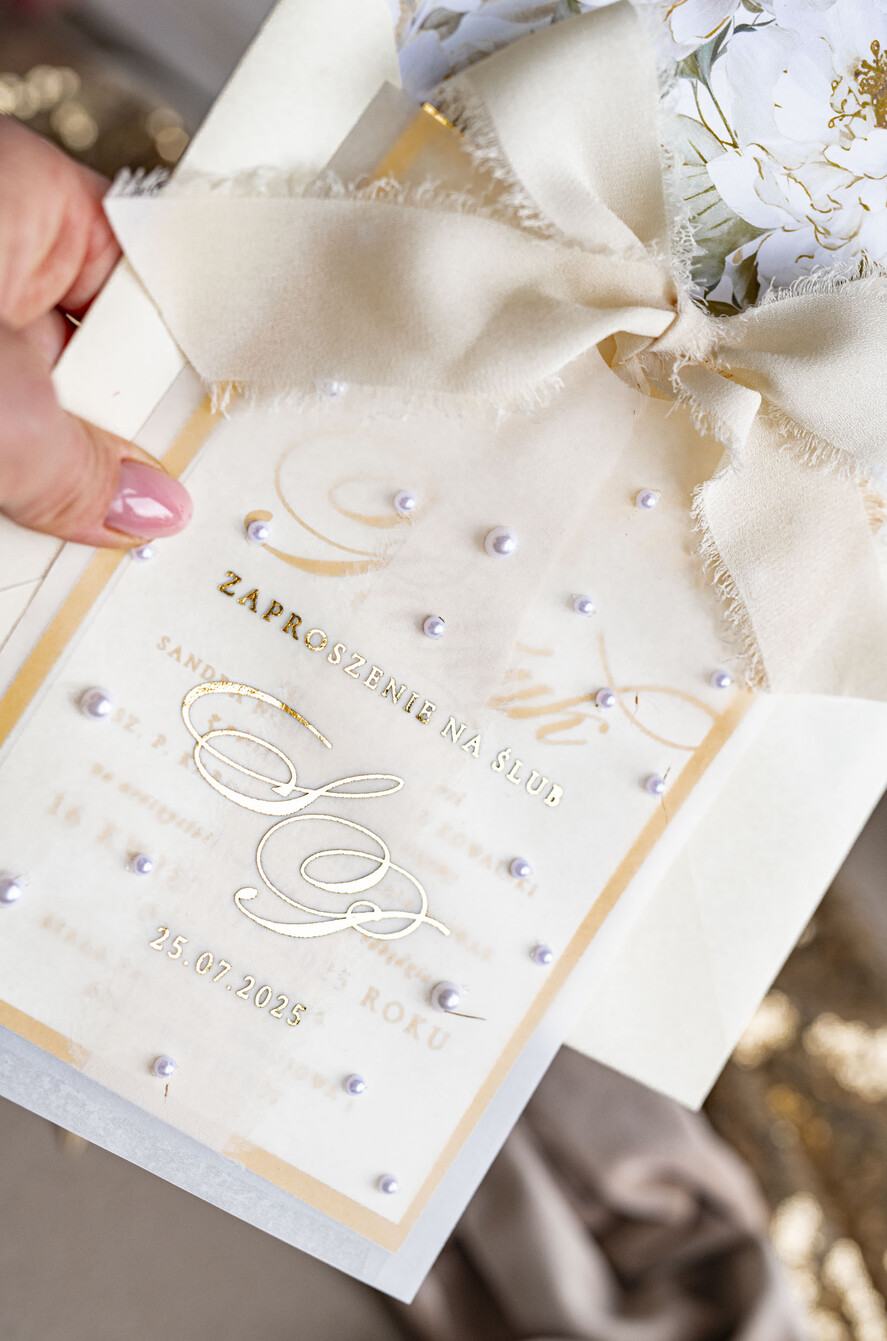 Zaproszenia ślubne z perełkami / tłoczeniem złote zaproszenia ślubne z perełkami, eleganckie zaproszenie na ślub w kalkowym etui,  złocone zaproszenie na ślub cywilny perły1