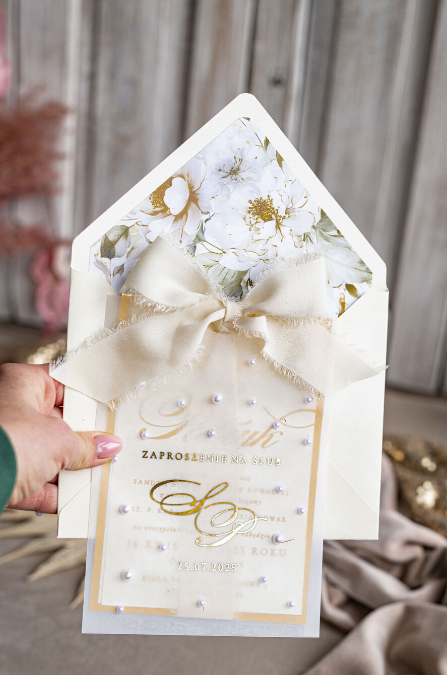 Zaproszenia ślubne z perełkami / tłoczeniem złote zaproszenia ślubne z perełkami, eleganckie zaproszenie na ślub w kalkowym etui,  złocone zaproszenie na ślub cywilny perły0