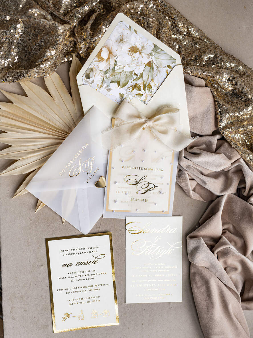 Zaproszenia ślubne z perełkami / tłoczeniem złote zaproszenia ślubne z perełkami, eleganckie zaproszenie na ślub w kalkowym etui,  złocone zaproszenie na ślub cywilny perły3
