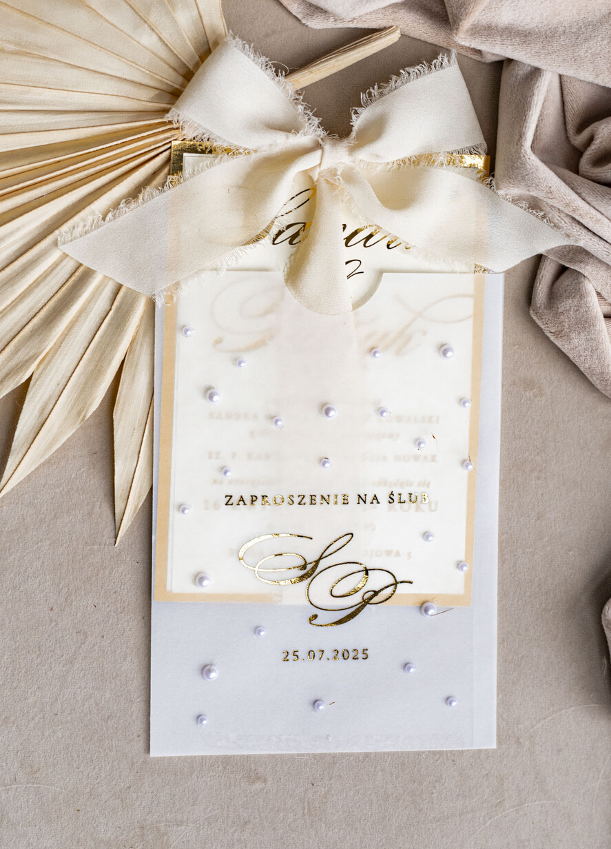 Zaproszenia ślubne z perełkami / tłoczeniem złote zaproszenia ślubne z perełkami, eleganckie zaproszenie na ślub w kalkowym etui,  złocone zaproszenie na ślub cywilny perły7