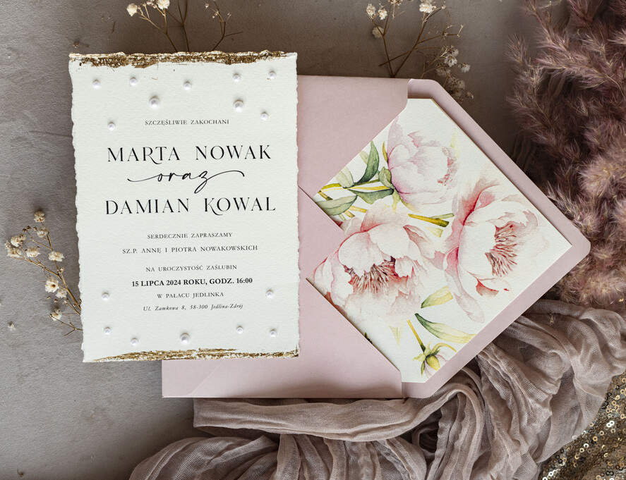 Zaproszenia ślubne z perełkami / tłoczeniem darte złocone zaproszenia ślubne z perełkami, różowe peonie zaproszenie na ślub z perełkam, rwane złocone zaproszenie na ślub cywilny perły i piwonie2