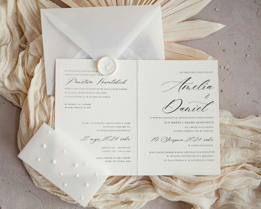 Zaproszenia ślubne z perełkami / tłoczeniem zaproszenia ślubne z perełkami, minimalistyczne zaproszenie na ślub z perełkami i kalką, rwane złocone zaproszenie na ślub cywilny perły1