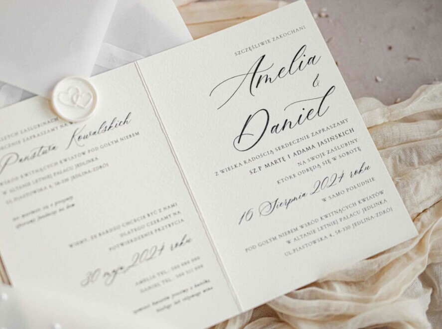 Zaproszenia ślubne z perełkami / tłoczeniem zaproszenia ślubne z perełkami, minimalistyczne zaproszenie na ślub z perełkami i kalką, rwane złocone zaproszenie na ślub cywilny perły2